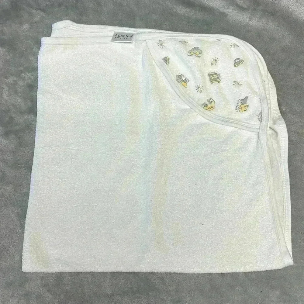 ⭐️ Kushies - NWOT  - Newborn baby bath towel.